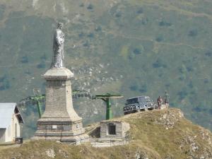 Xtrallusion photo library of independent, self-guided walking and sightseeing holidays in Italy. Pictures, images, photos and photographs taken along the way of this 1-day walking itinerary, to give you a visual impression of the day's walk.